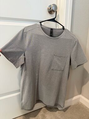 lululemon athletica Men's Short Sleeve Tee in Light Gray